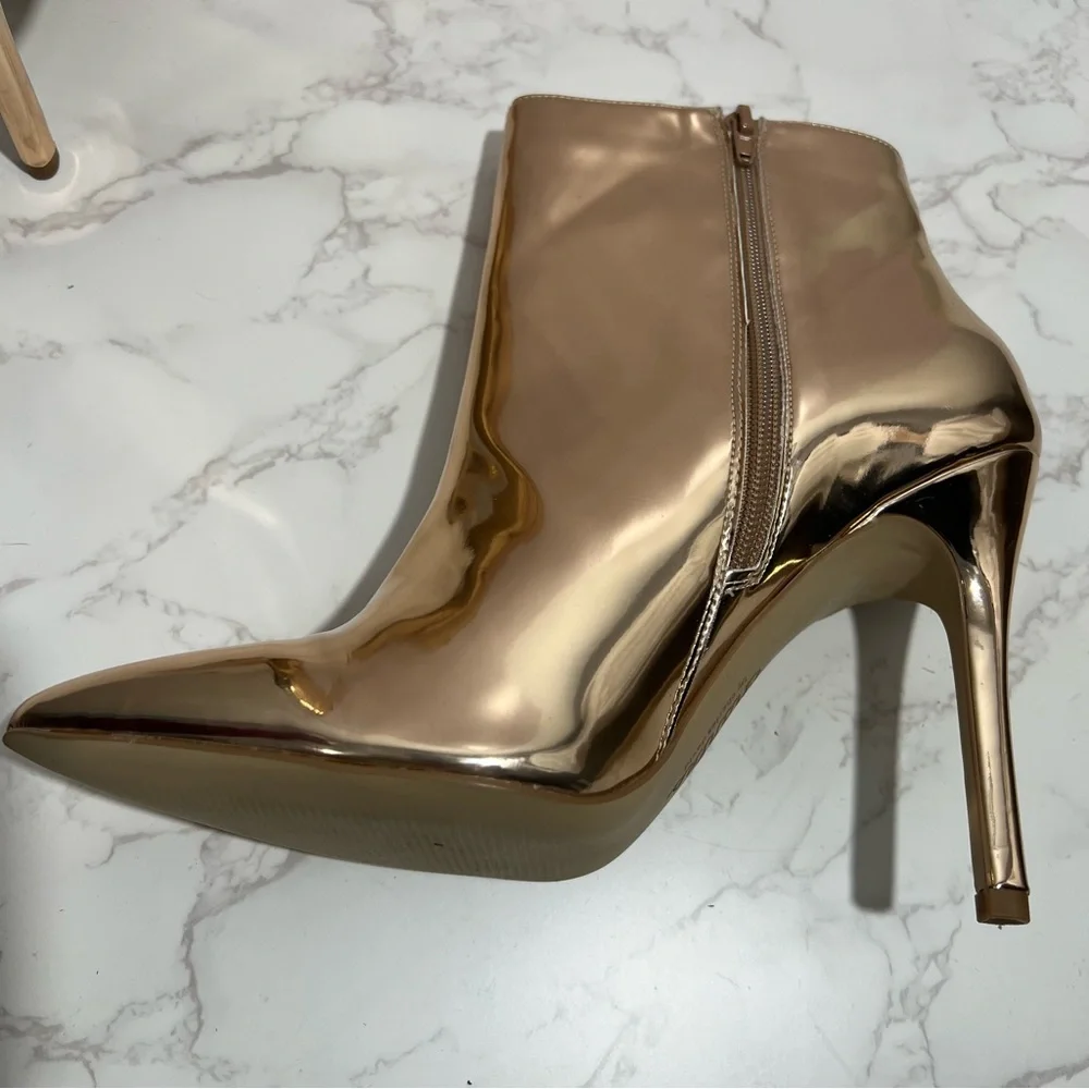 NIB Charles by‎ Charles David Rose Gold Metallic Ankle Boot -- 10